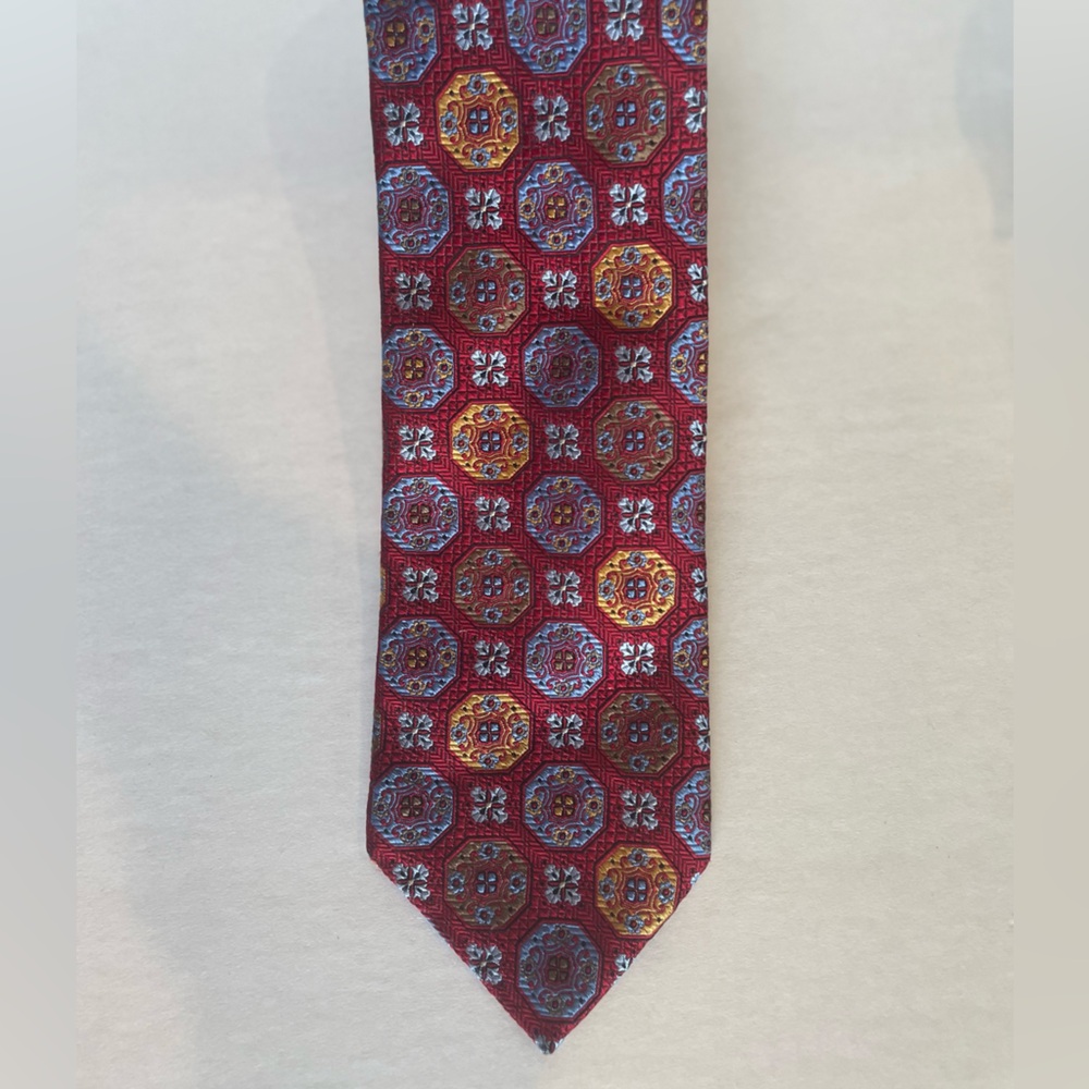 Jos A Bank tie 100% silk hand made signature gold